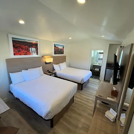 Mountain Ridge Cabins & Lodging Between Bryce And Zion National Park